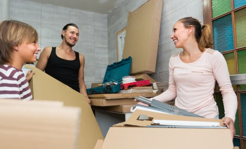 Local removals team working in Shepherds Bush near residential flats